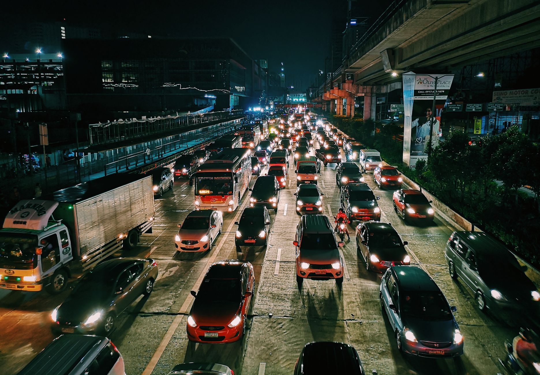 Caos vial en el Valle de México: bloqueos, accidentes y manifestaciones paralizan la región