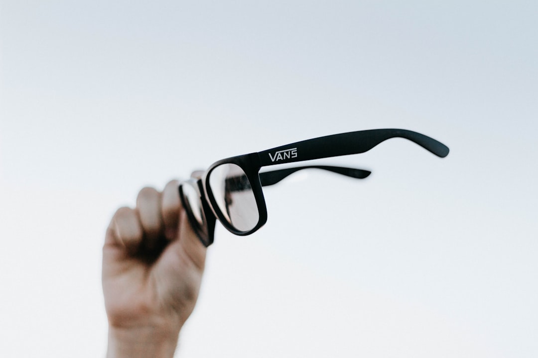 Gafas inteligentes Ray-Ban Meta llegan a Colombia en medio del debate sobre privacidad