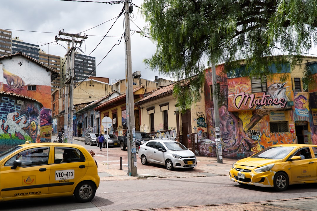 Guía de trámites para acceder a beneficios tributarios en vehículos eléctricos en Colombia